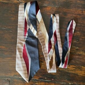 Oscar de la Renta Mens Silk Tie Navy Blue Burgundy Geometric Abstract Pattern